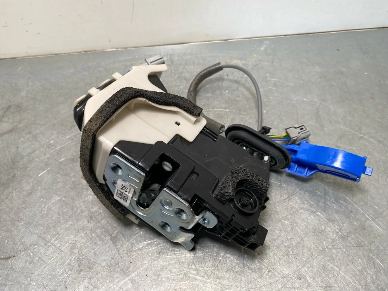 Kia EV6 2022- Door lock housing