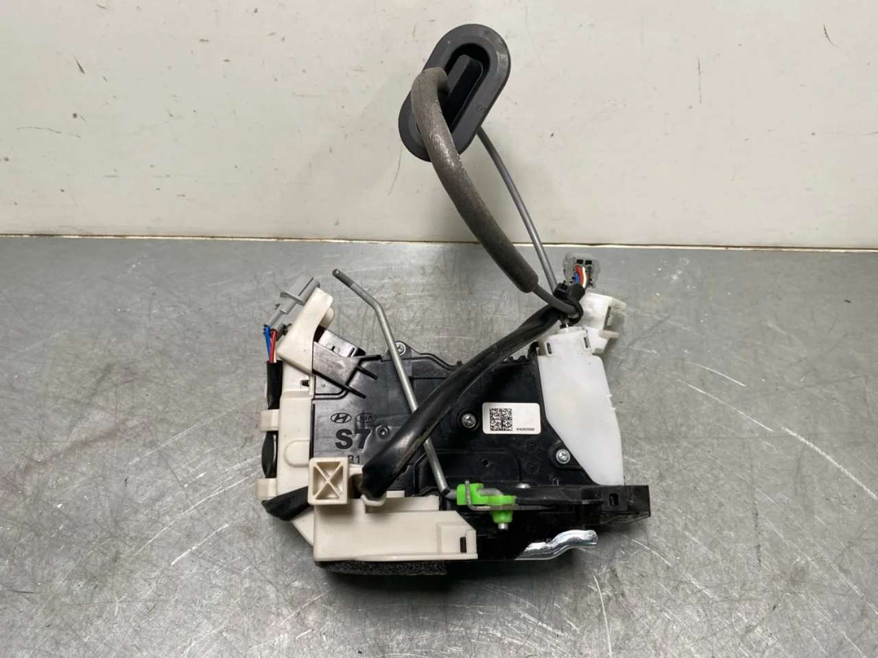 Kia EV6 2022- Door lock housing view 2