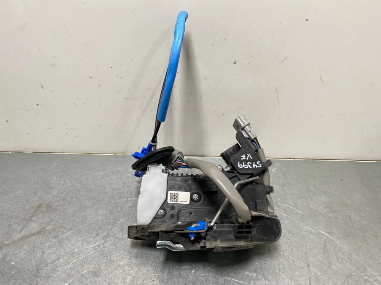 Kia EV6 2022- Door lock housing view 2