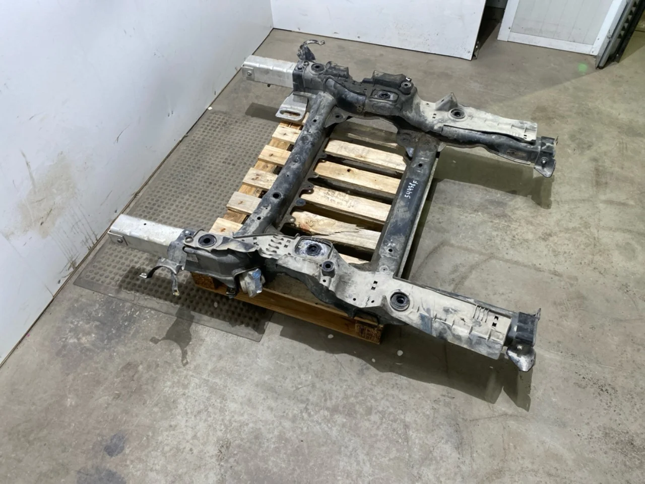 Mercedes EQS V297 2022- Front subframe view 2