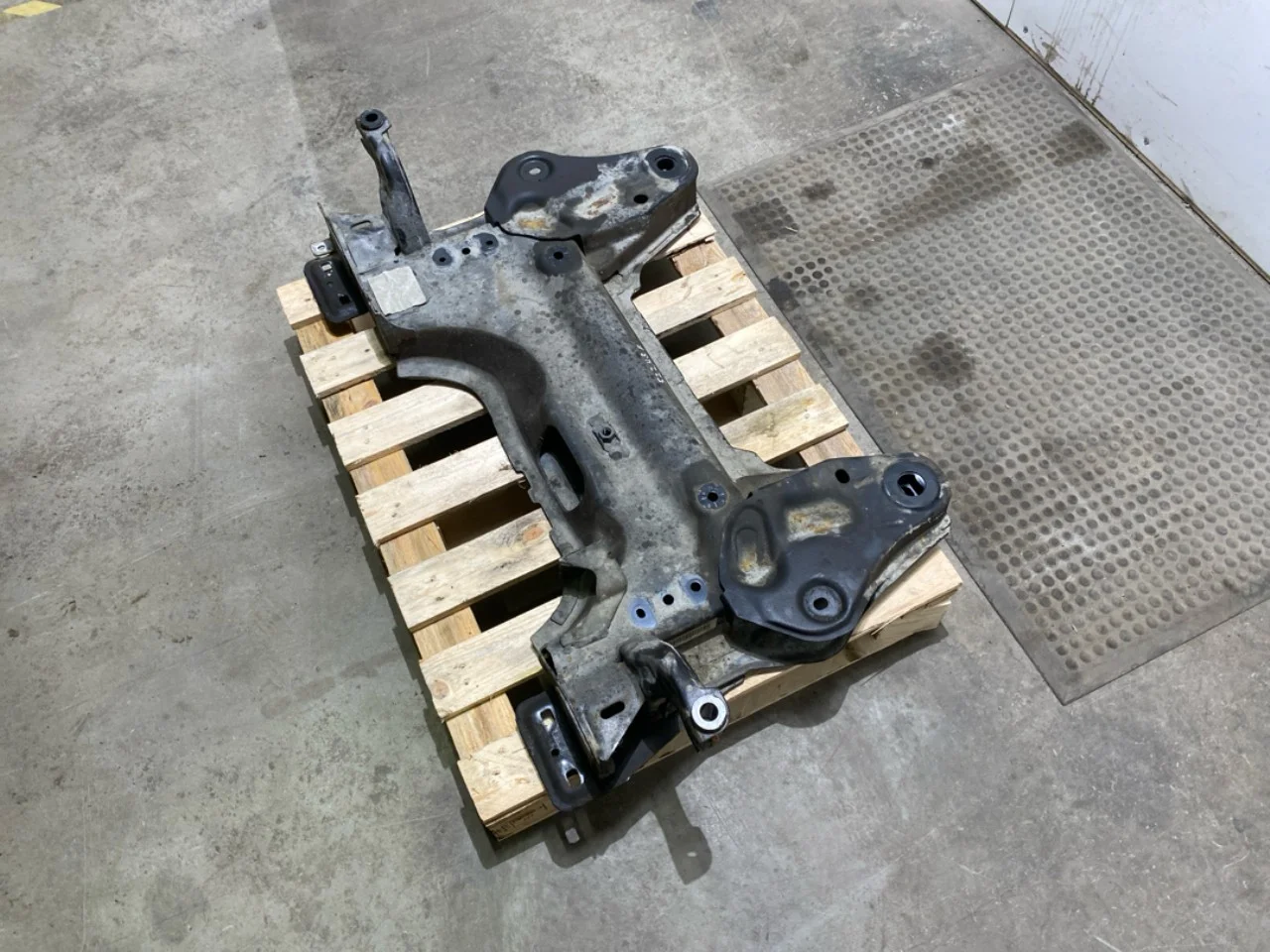 Opel / Vauxhall CORSA F 2020- Első futómű merevítő (gerenda) nézet 3