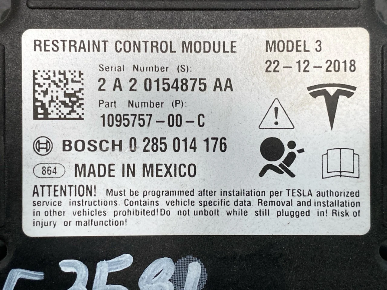 Tesla MODEL 3 2017--> Légzsák elektronikai egység nézet 3