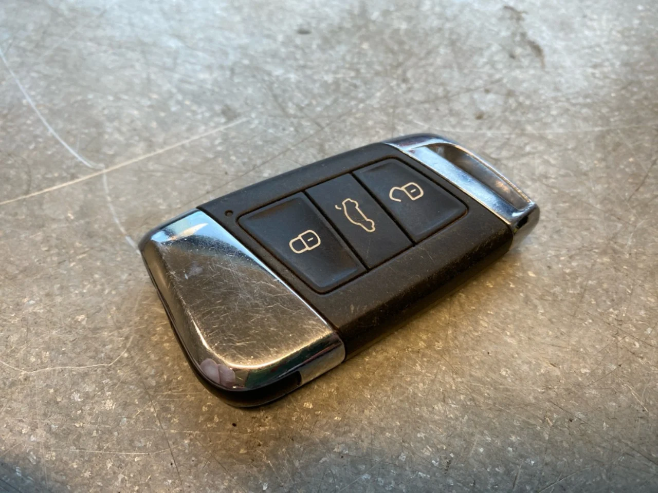 Volkswagen PASSAT 2015-19 Remote control, central locking / alarm view 2