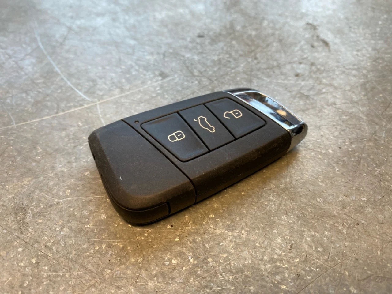 Volkswagen PASSAT 2015-19 Remote control, central locking / alarm view 2