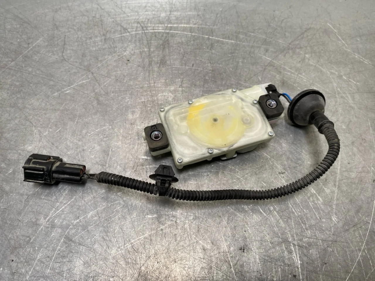 Nissan LEAF 2011-17 Central locking kit view 2