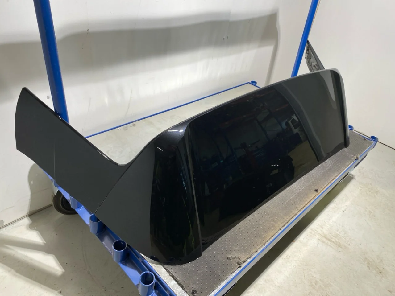 BMW IX 2022- Spoiler, tailgate view 2