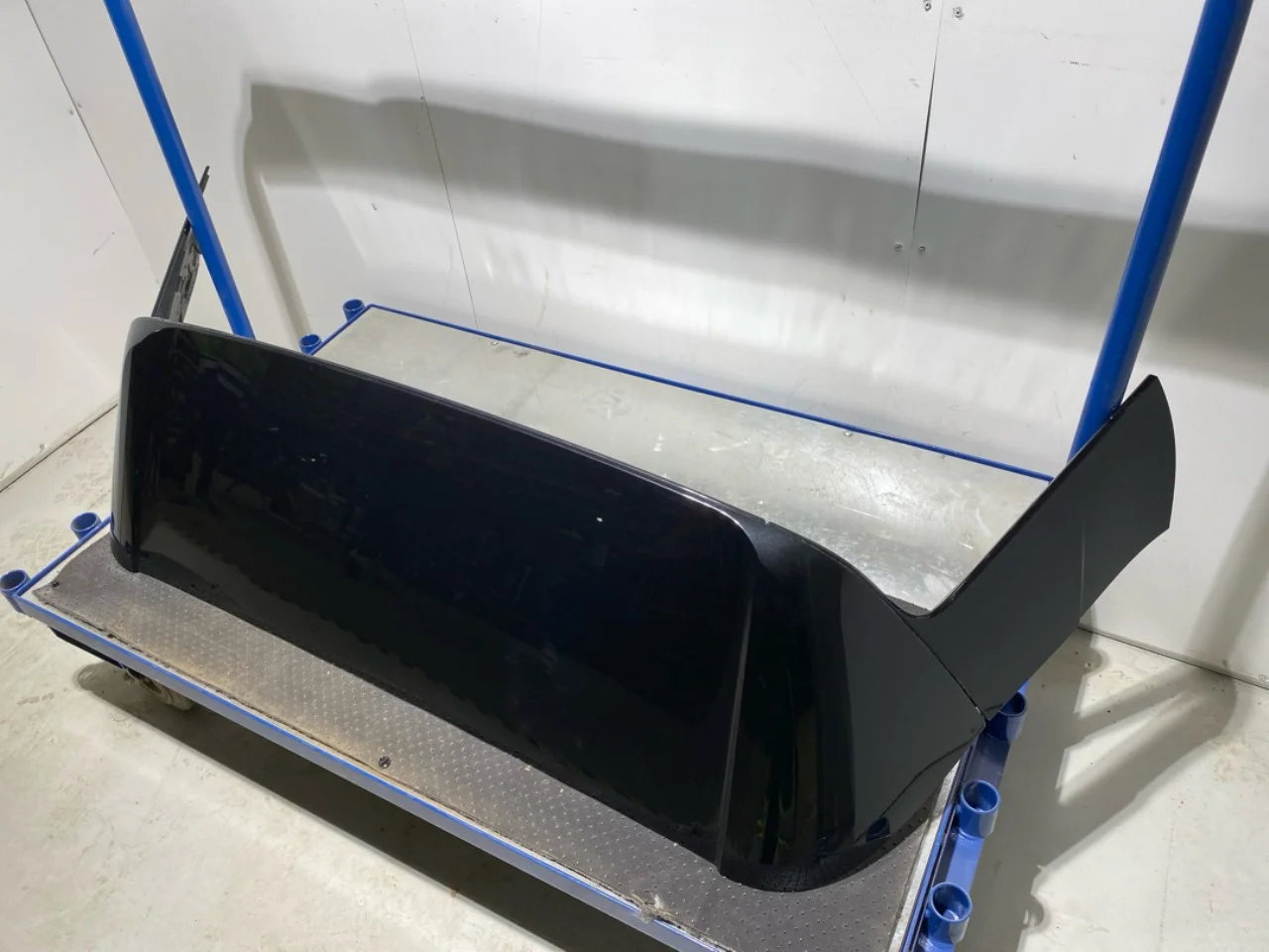 BMW IX 2022- Spoiler, tailgate view 3