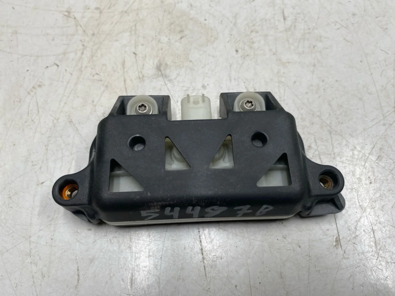 Tesla MODEL S 2013- Tailgate exterior handle view 3