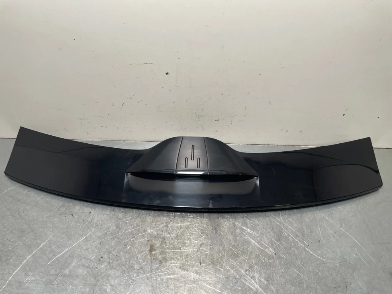 Rear spoiler