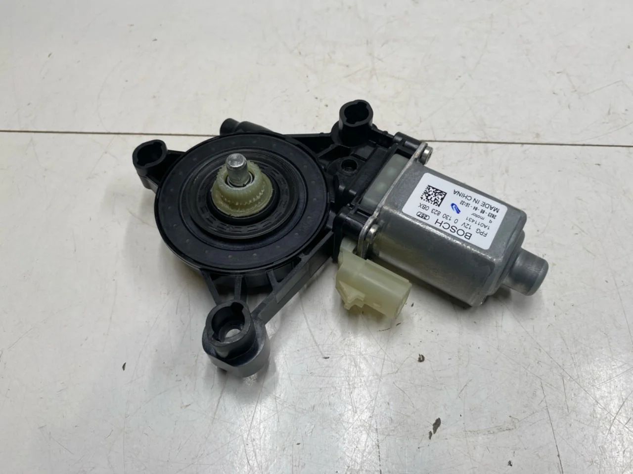Ablakemelő motor