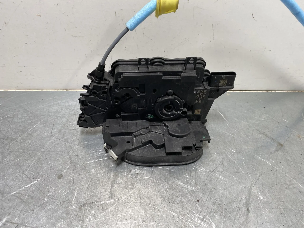 BMW IX 2022- Door lock housing