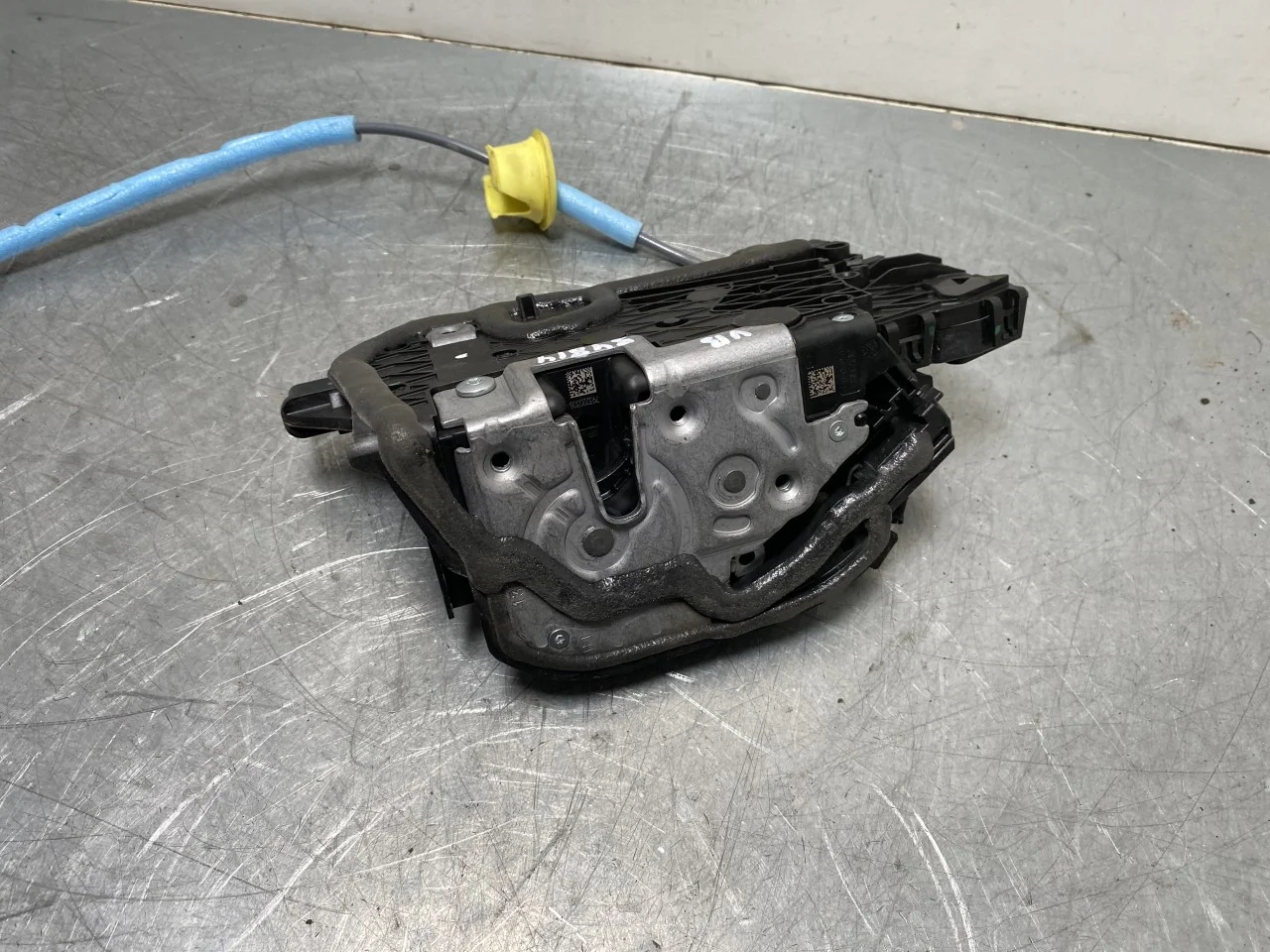 BMW IX 2022- Door lock housing view 4