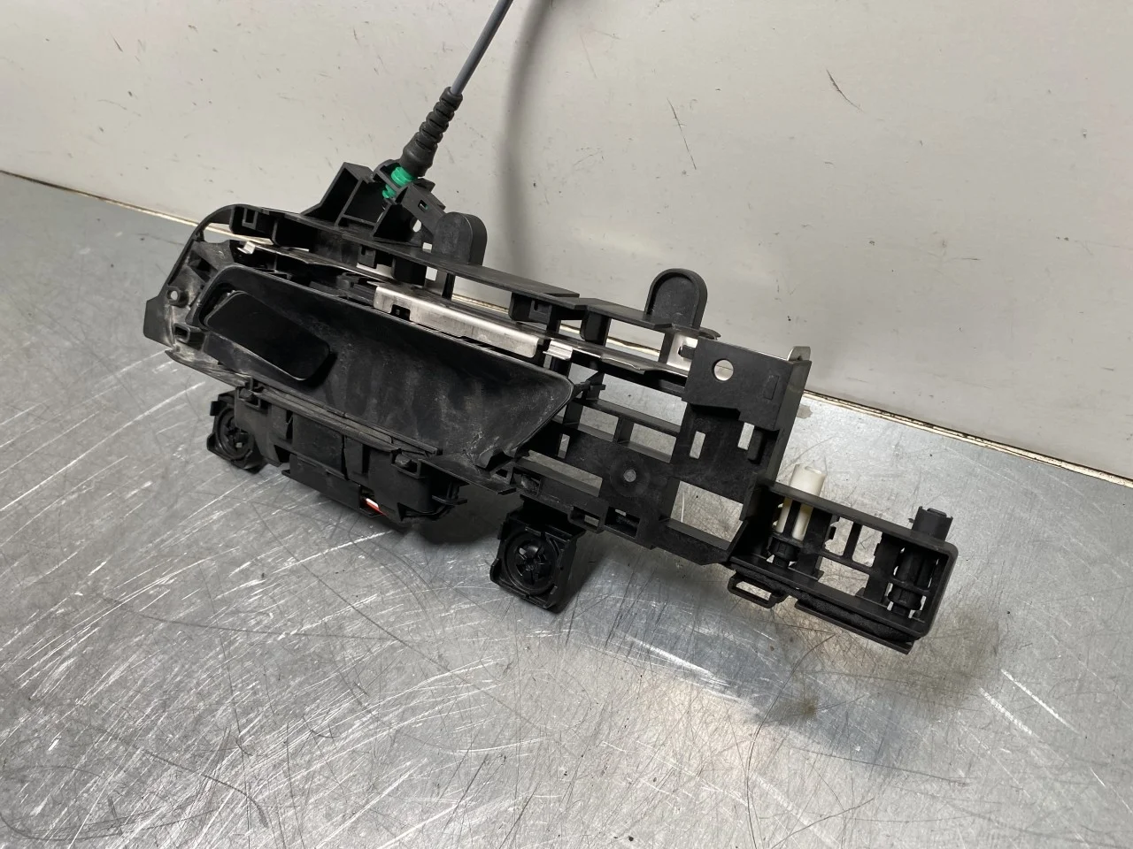 BMW IX 2022- Left exterior door handle view 3