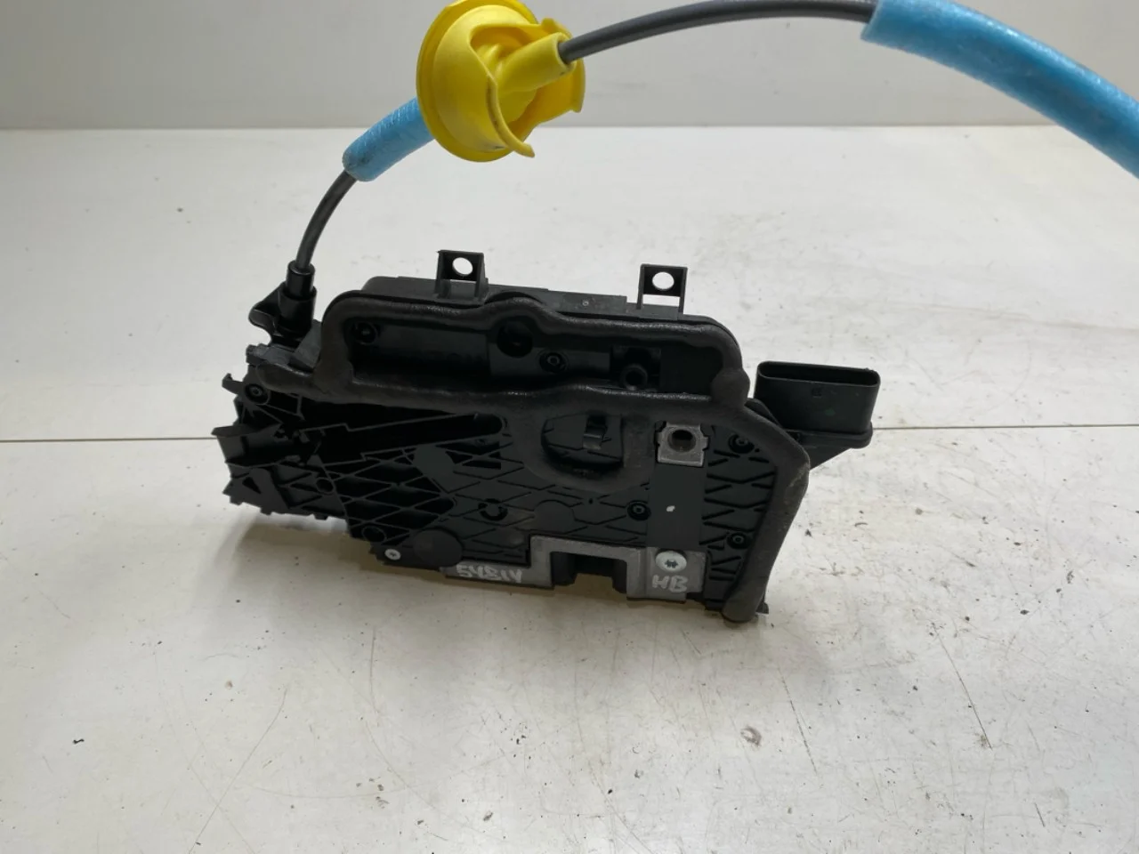 BMW IX 2022- Door lock housing view 2