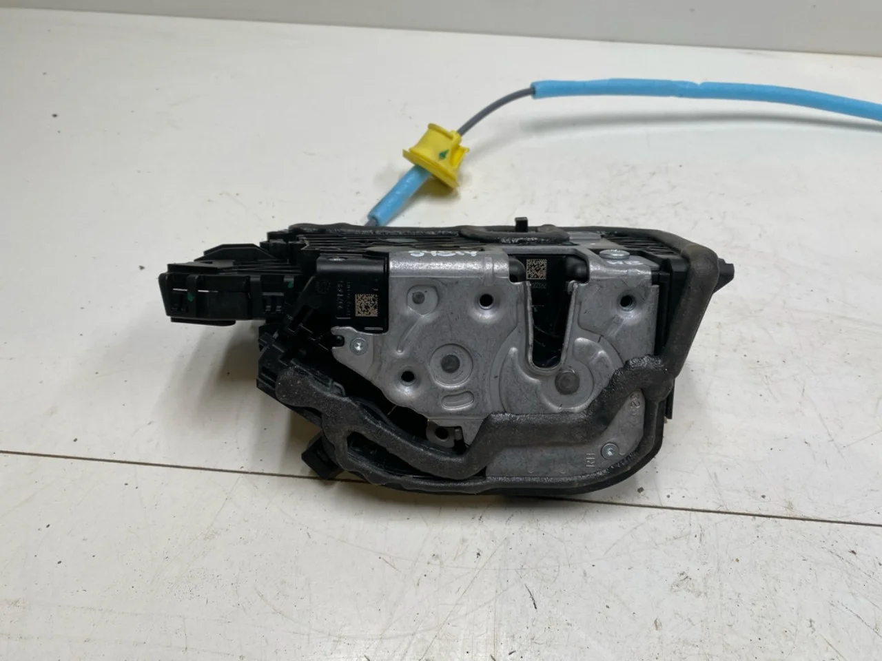 BMW IX 2022- Door lock housing view 3