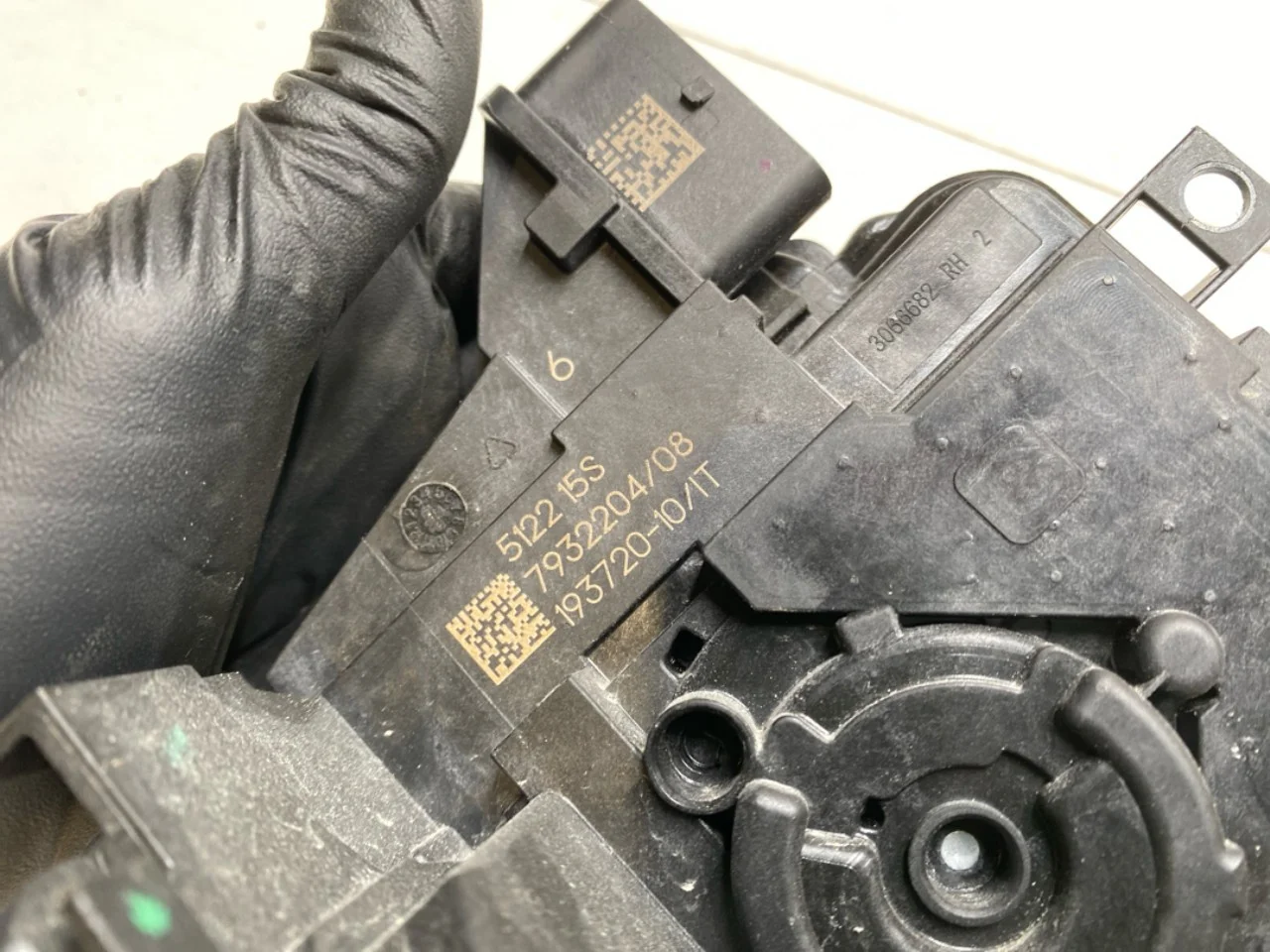 BMW IX 2022- Door lock housing view 4