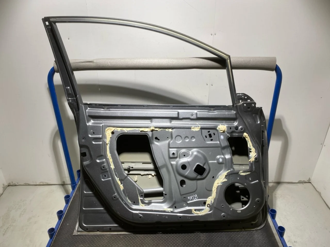 Nissan LEAF 2017-24 Ajtó, 4 ajtós, első, bal nézet 2