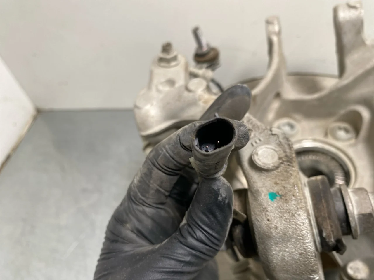 BMW IX 2022- Stub axle carrier, left rear view 4
