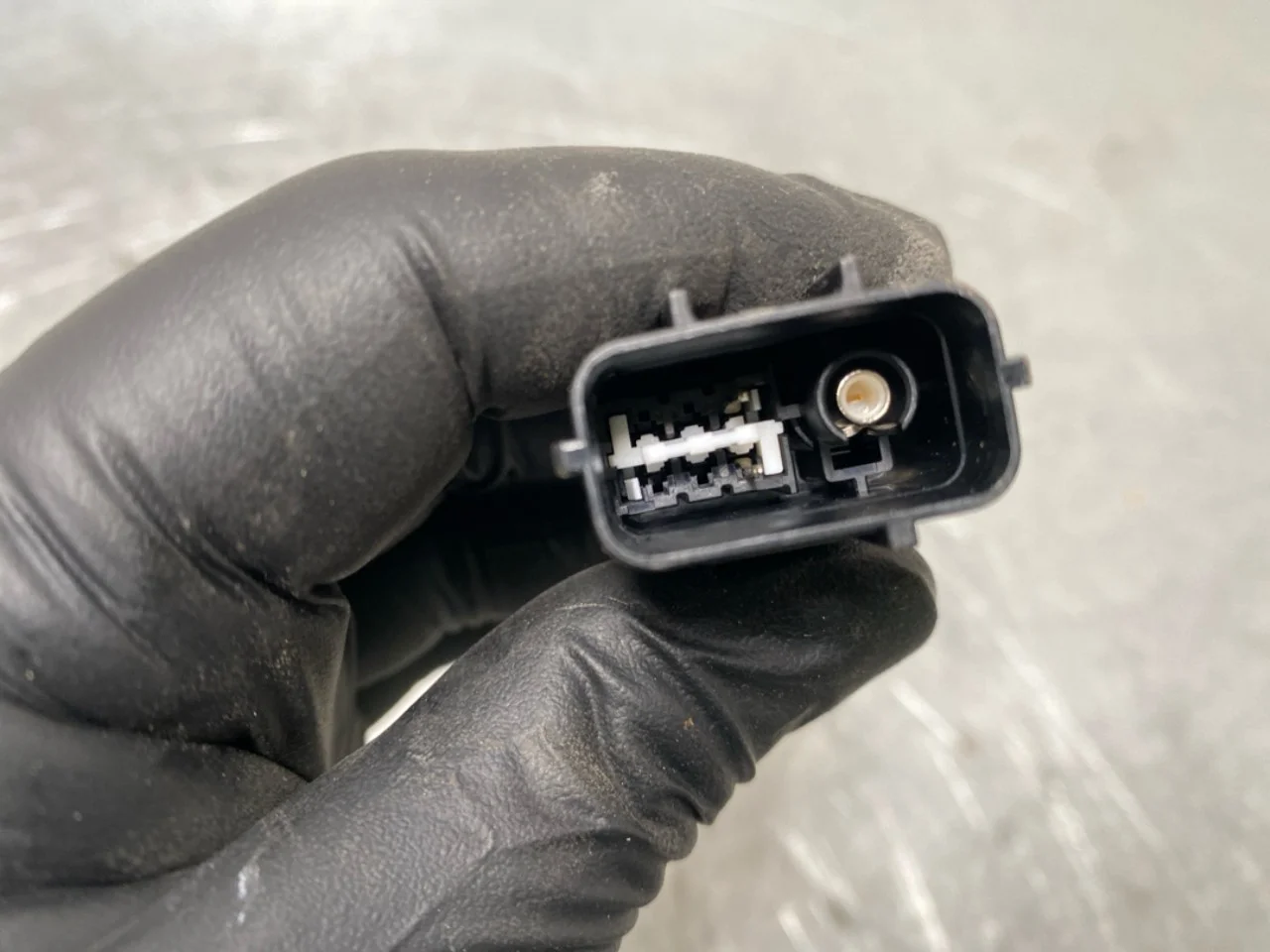 Hyundai KONA 2023- Tailgate exterior handle view 4
