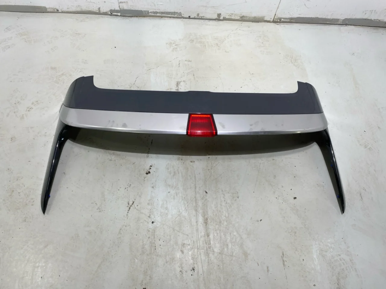 Hyundai KONA 2023- Spoiler, tailgate