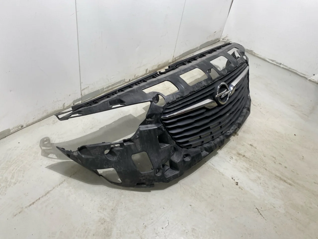 Opel / Vauxhall COMBO E 2019- Grille, complete view 2