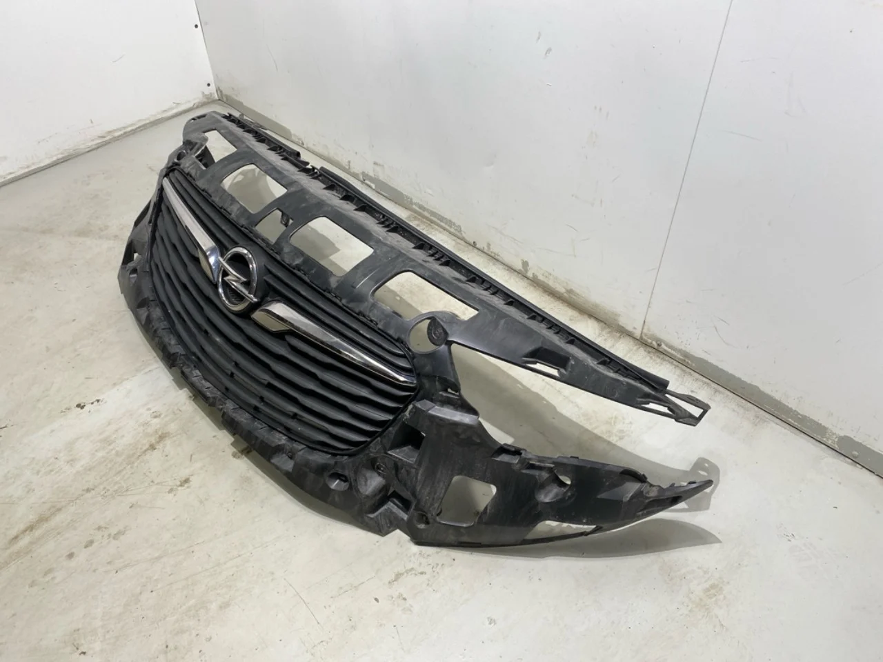 Opel / Vauxhall COMBO E 2019- Grille, complete view 3
