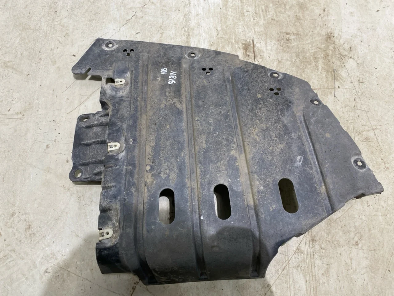 BMW IX 2022- Inner fender liner view 3