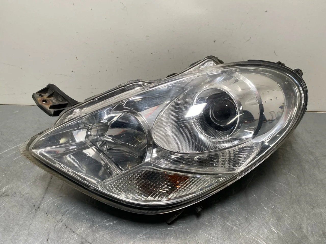 Peugeot ION Left headlight