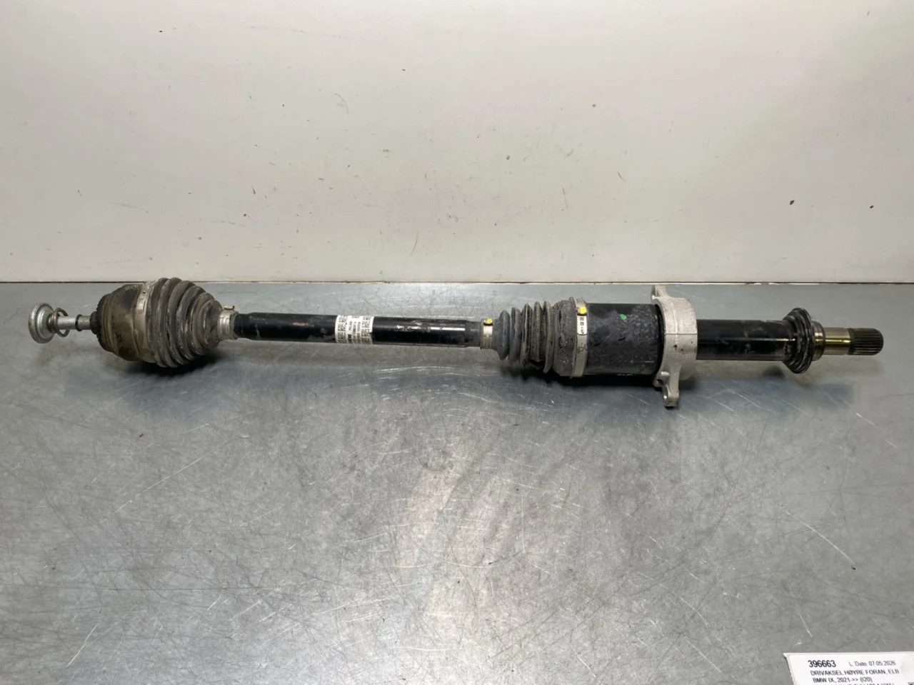 BMW IX 2022- Front right driveshaft view 2