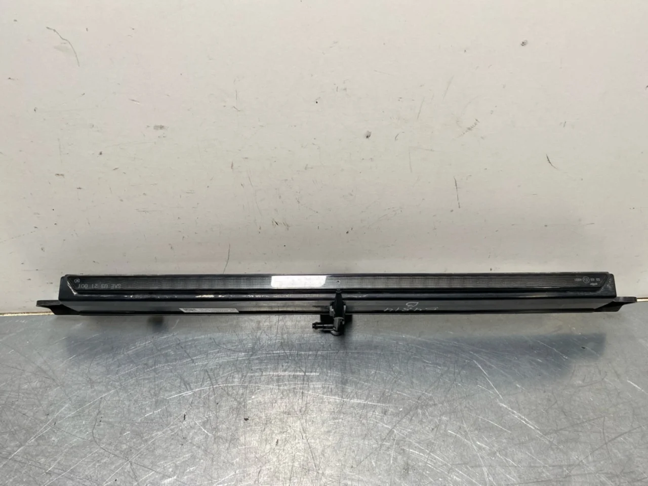 BMW IX 2022- Rear window brake light view 2