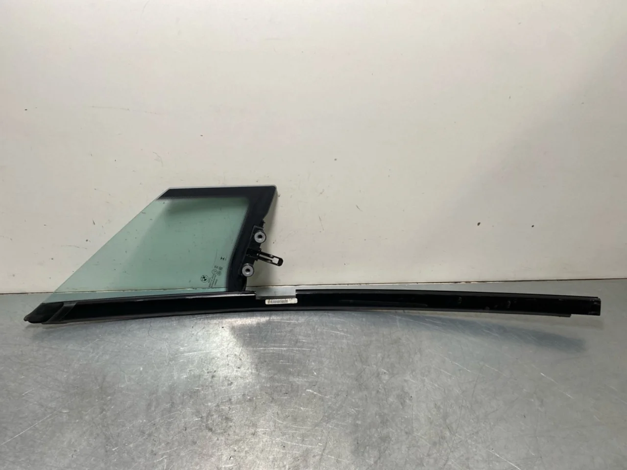 BMW IX 2022- Ajtóüveg, 4 ajtós, első, bal nézet 2
