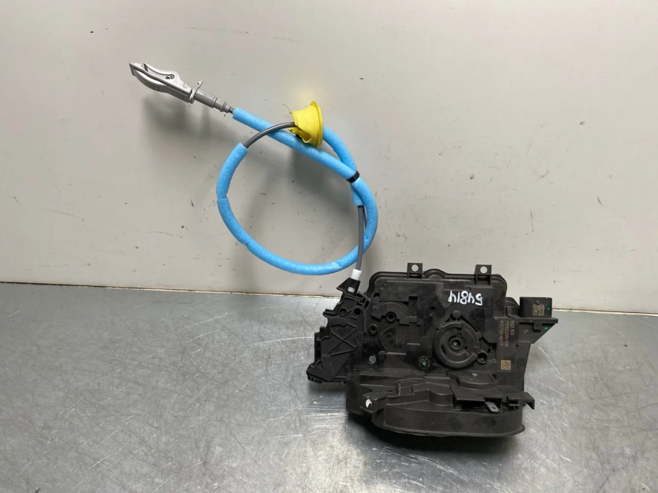 BMW IX 2022- Door lock housing view 2