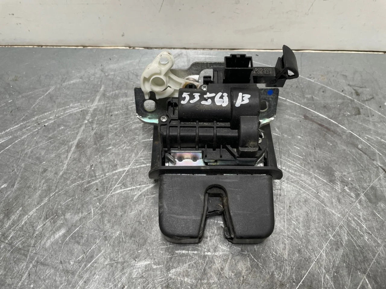 Volkswagen ID BUZZ/CARGO 2022- Tailgate lock