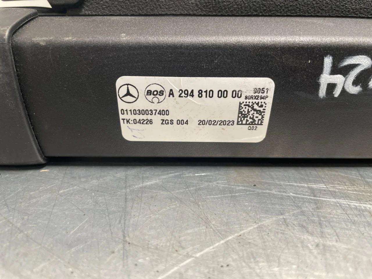 Mercedes EQE SUV X294 2022- Roller blind / sunshade, cargo area view 3
