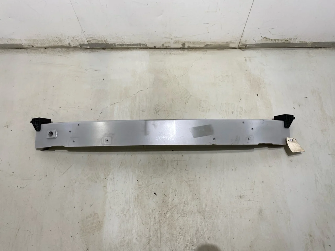 Bumper reinforcement beam, front