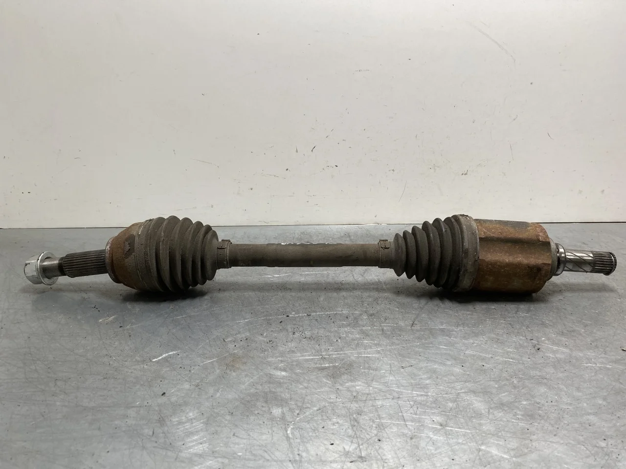 Nissan ARIYA 2021- Rear left driveshaft view 4