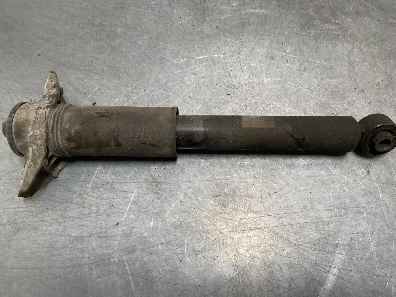 Nissan ARIYA 2021- Shock absorber, rear view 2