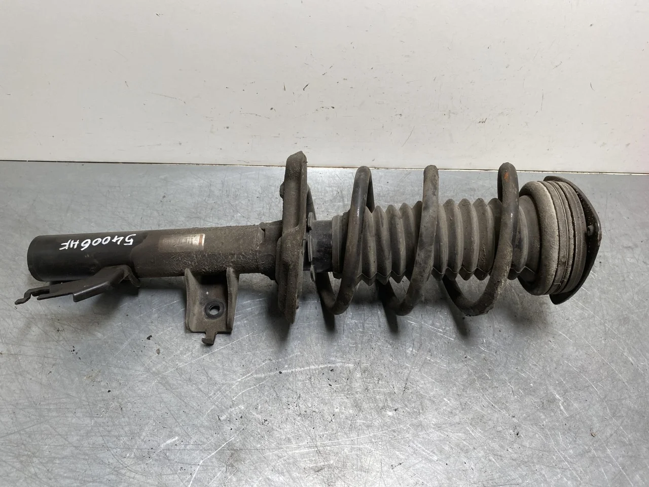 Nissan ARIYA 2021- Strut assembly, front right view 3