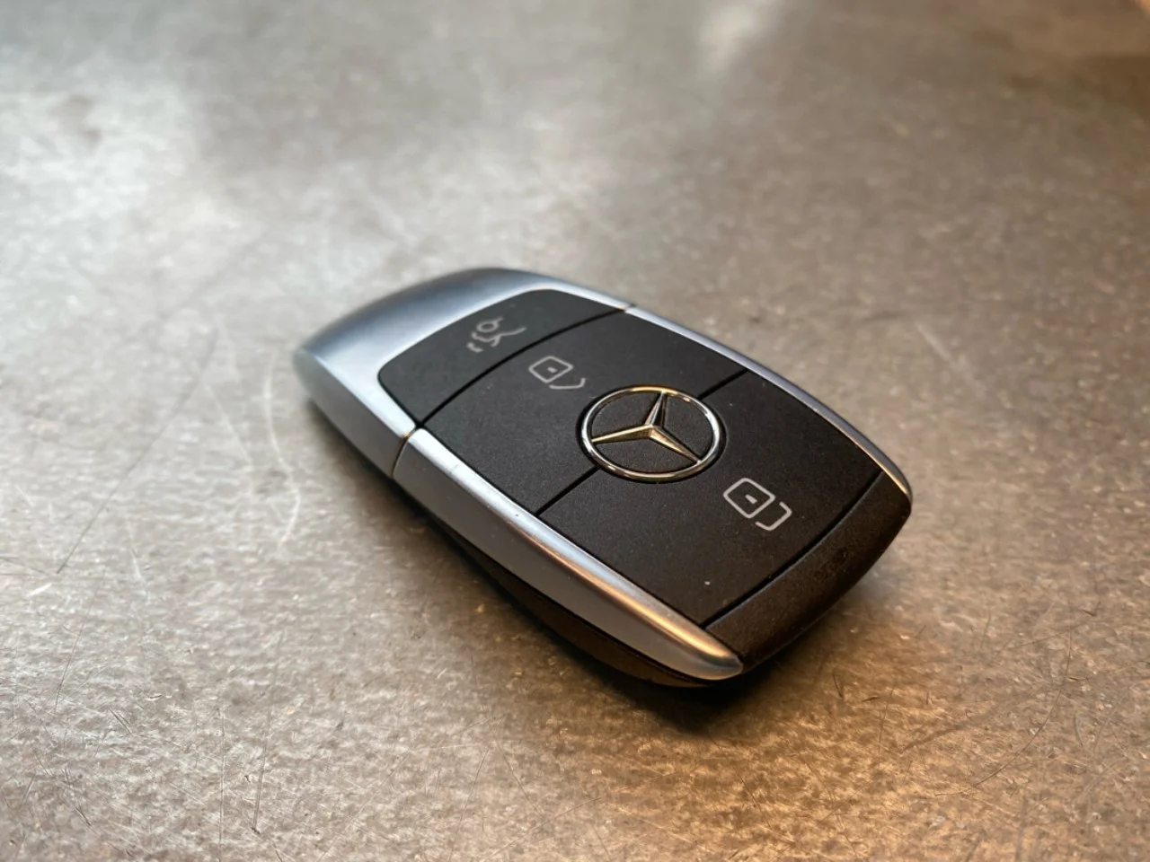 Mercedes EQC 2020- Remote control, central locking / alarm view 2