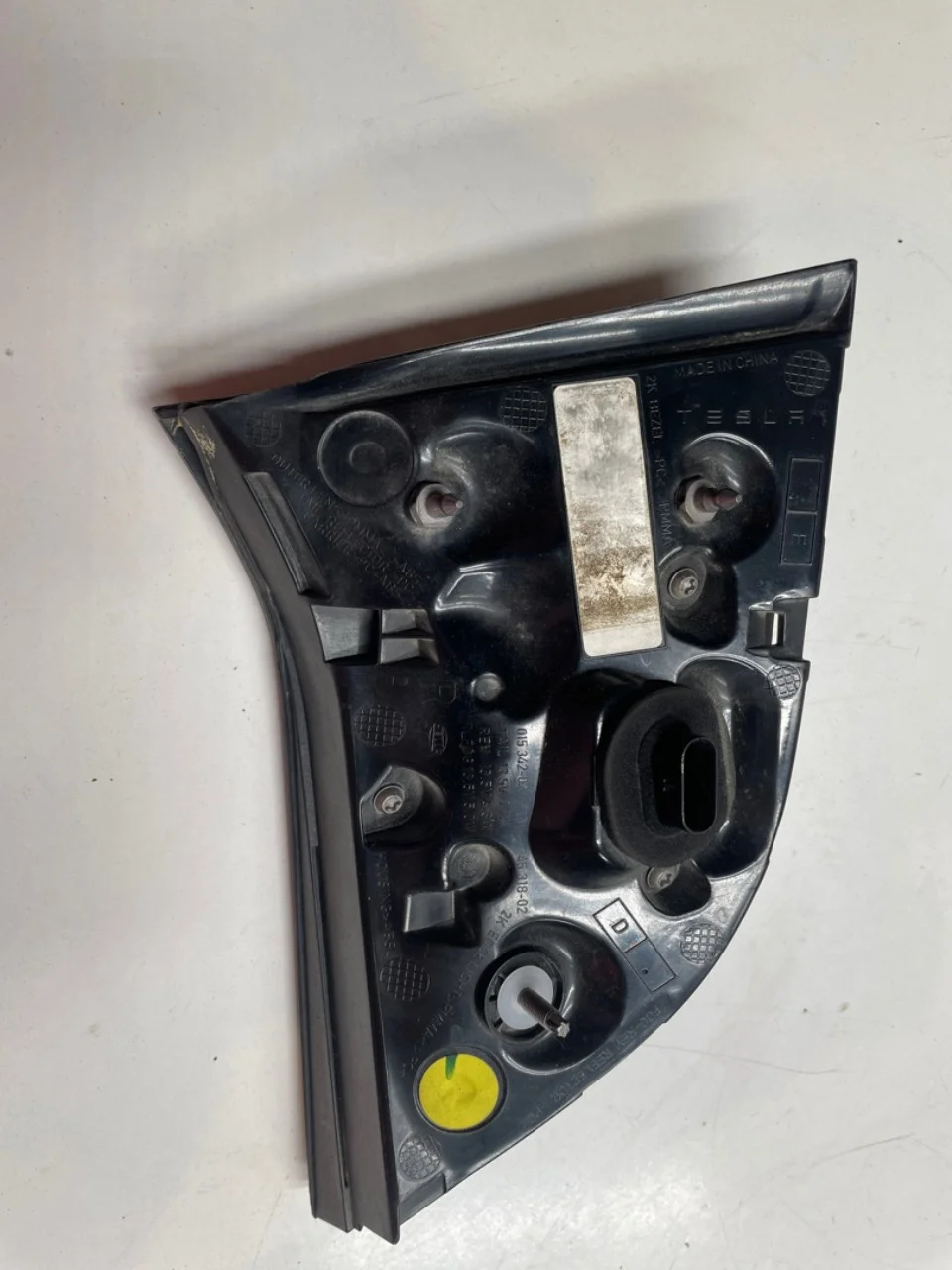 Tesla MODEL Y 2021- Hátsó lámpa, jobb, csomagtérajtón (belső) nézet 2