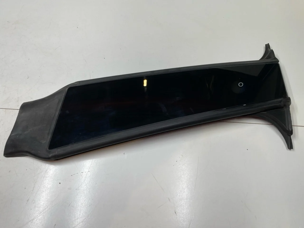 Tesla MODEL Y 2021- Body shell view 2