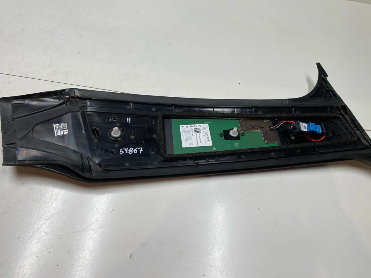 Tesla MODEL Y 2021- Body shell view 4