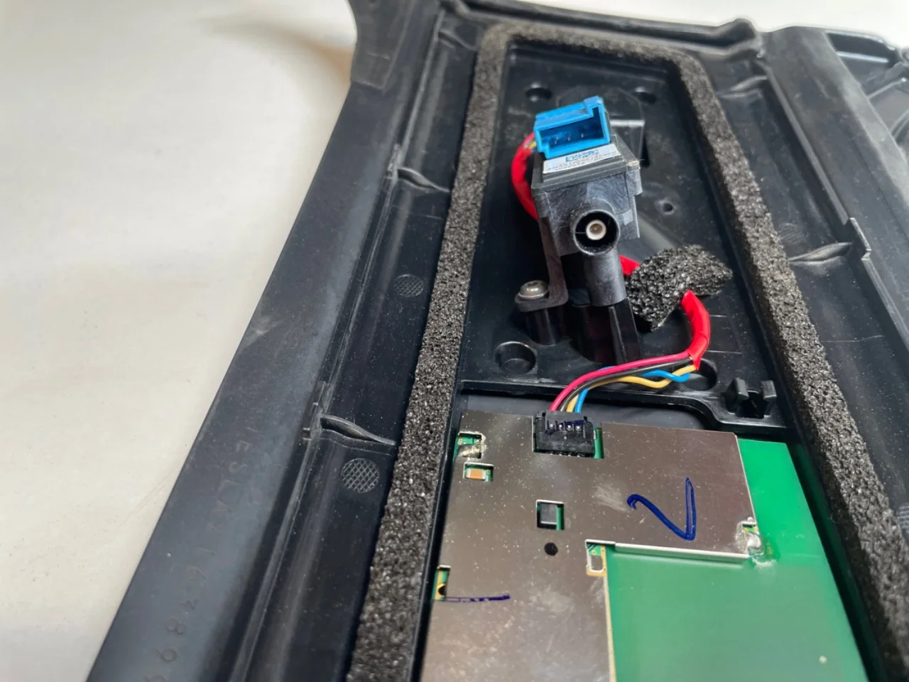 Tesla MODEL Y 2021- Body shell view 3