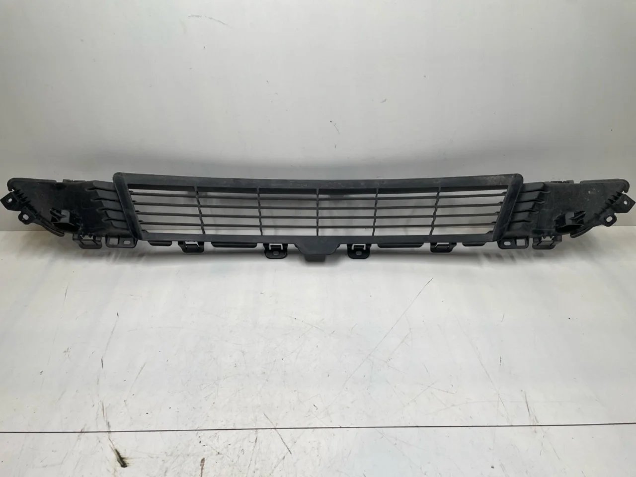 Tesla MODEL Y 2021- Grille, center section view 2