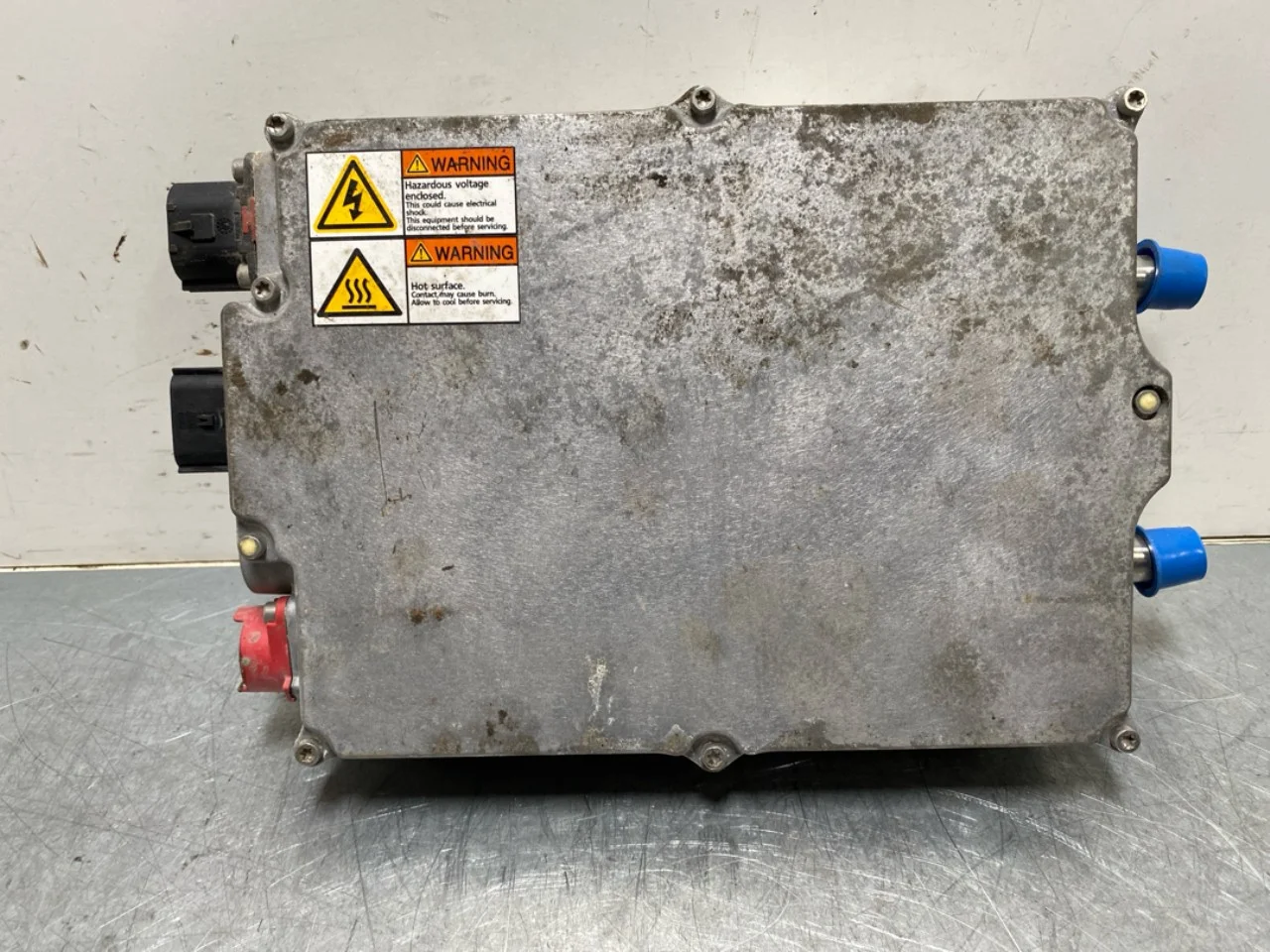 Mercedes B 180-200 W246/W242 2012-19 Voltage converter, battery view 2