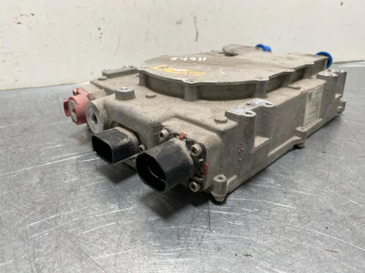Mercedes B 180-200 W246/W242 2012-19 Voltage converter, battery view 3