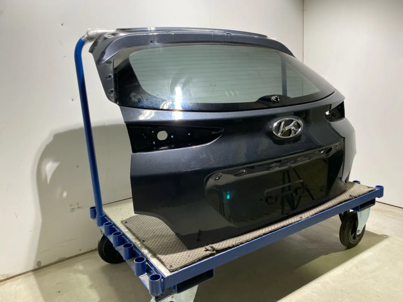 Hyundai KONA / ELECTRIC 2018-23 Tailgate, estate view 2