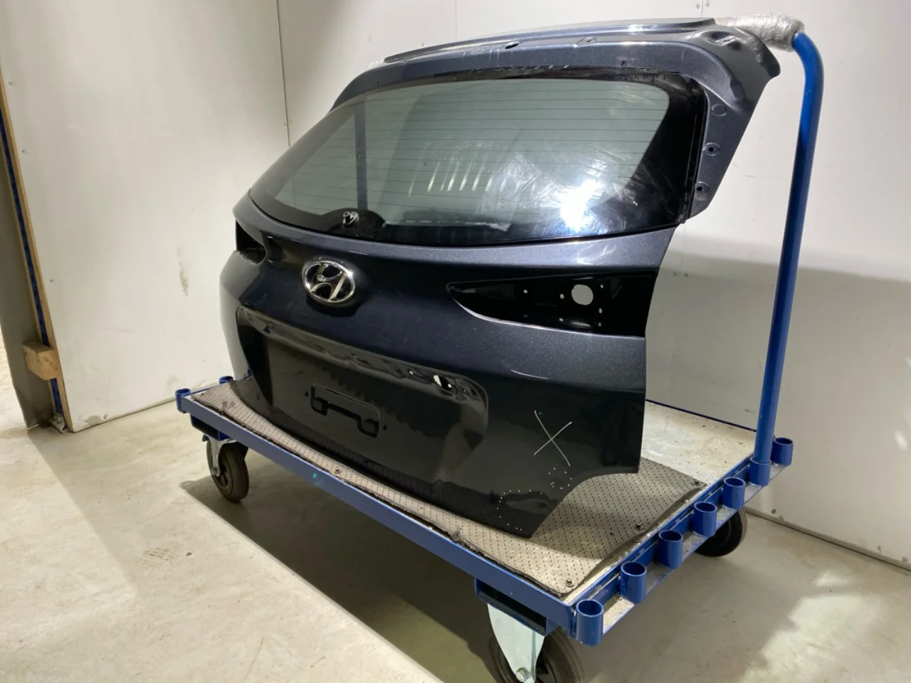 Hyundai KONA / ELECTRIC 2018-23 Tailgate, estate view 3