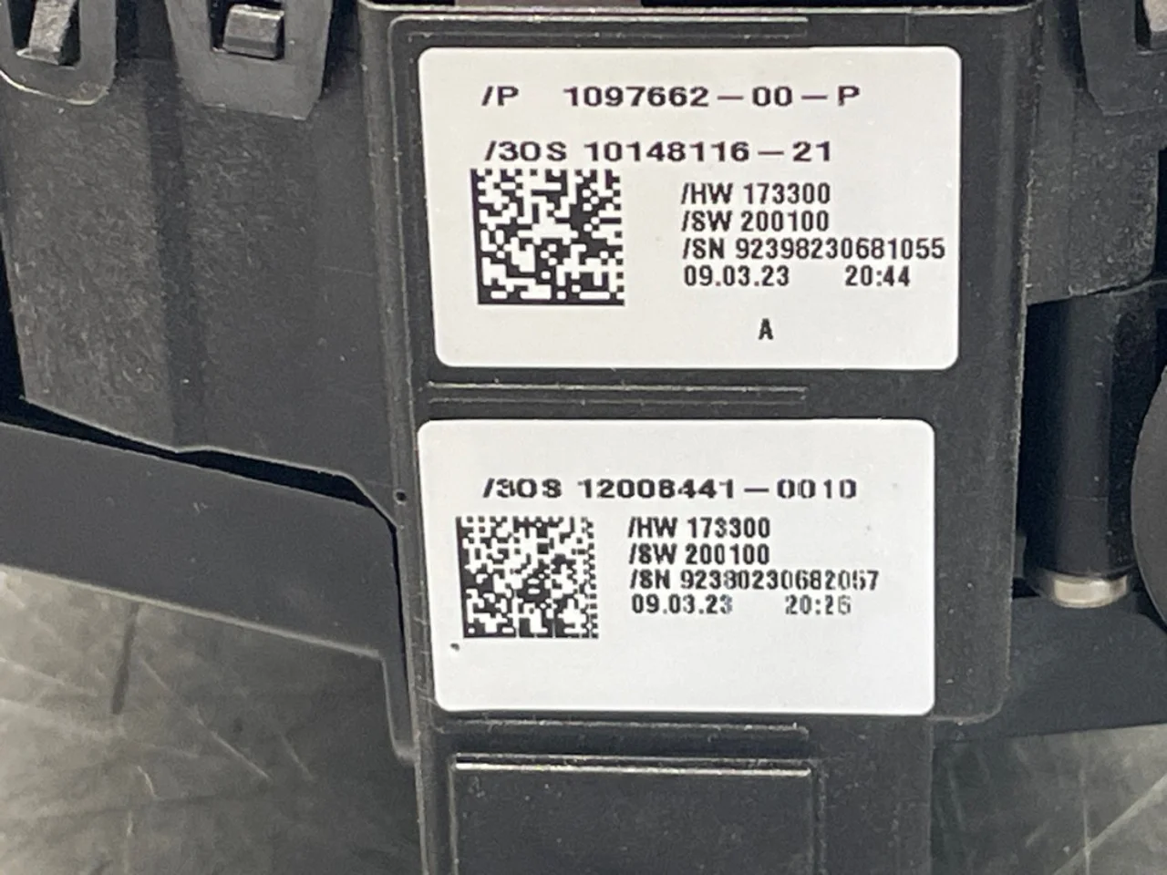 Tesla MODEL Y 2021- Kormánykapcsolók nézet 4