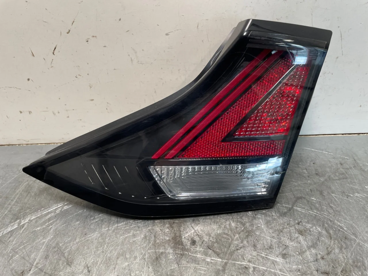 Hyundai IONIQ AE 2017-22 Lampă spate dreapta pe hayon, interioară